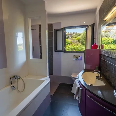 Guddelmoni, Piscines Chauffees 3* Propriano (Corsica)